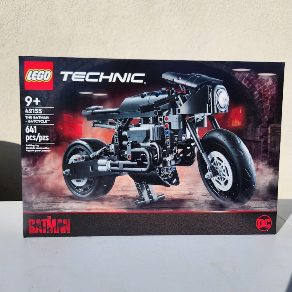 NEW LEGO Technic Batman BATCYCLE Set 42155 Motorcycle Collectible Toy Model Buil - Picture 2 of 16
